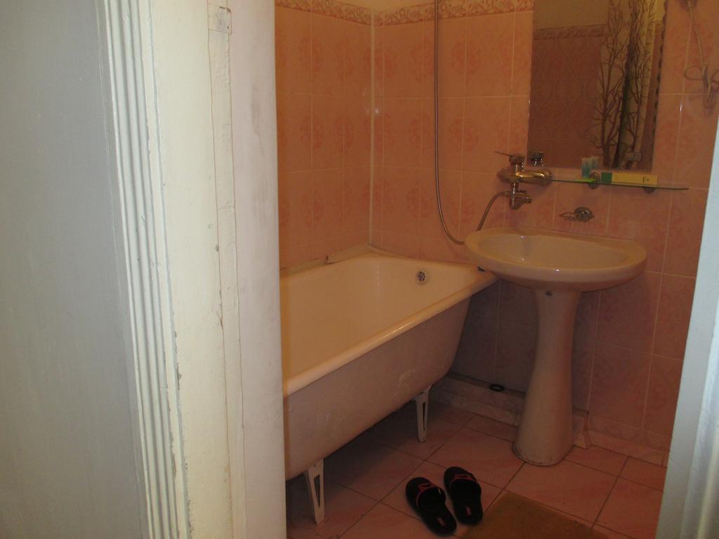 Otel Issyk-Kul カラコル 部屋 写真